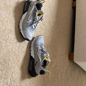 I am selling Nike air Max’s